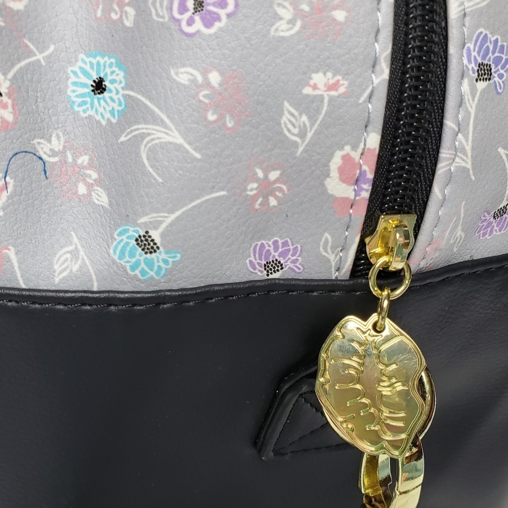 Betsey Johnson Weekender Floral Matching Wristlet - Picture 7 of 16